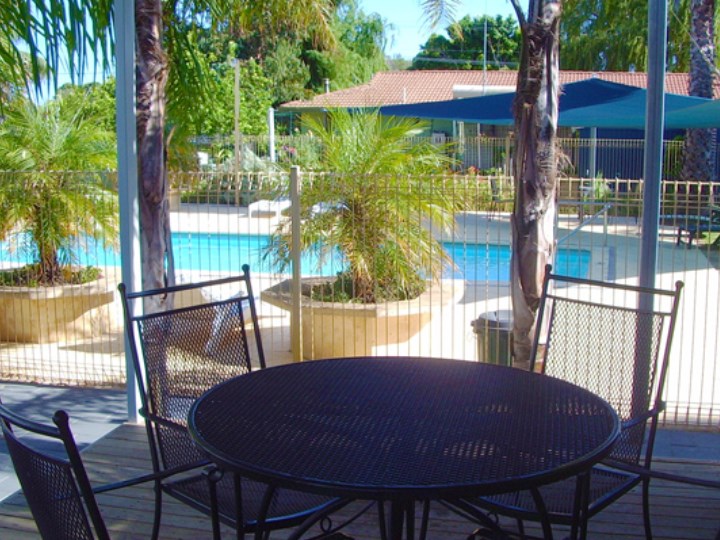 Busselton Holiday Village - Poolside