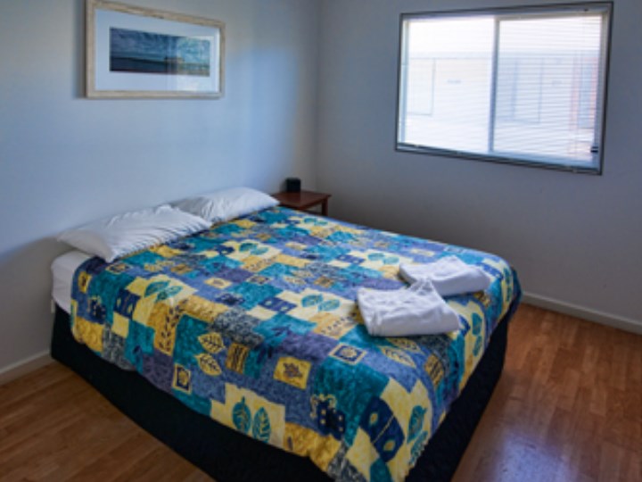 Busselton Holiday Village - Chalet Queen Room