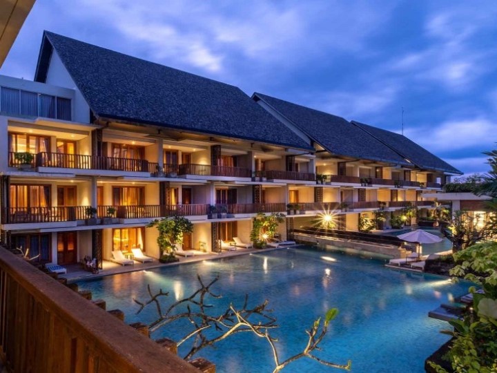 Luxe Lagoon