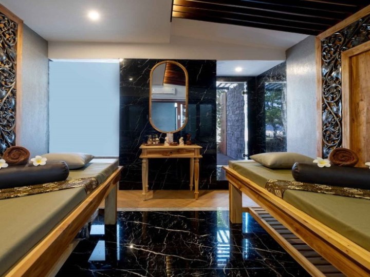 Luxe Lagoon