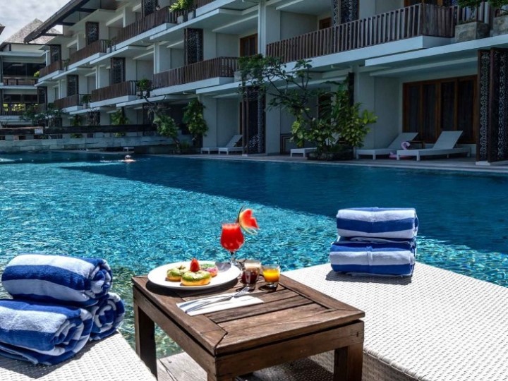 Luxe Lagoon