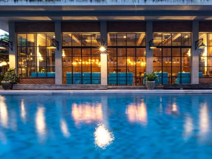 Luxe Lagoon