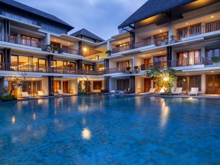 Luxe Lagoon