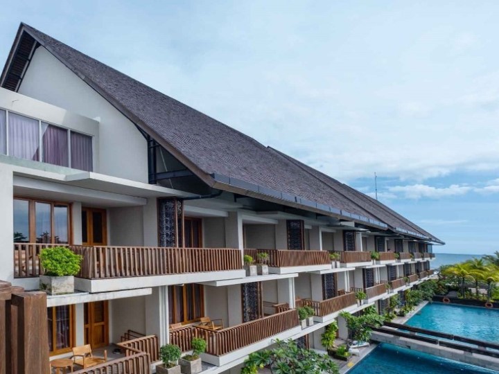 Luxe Lagoon