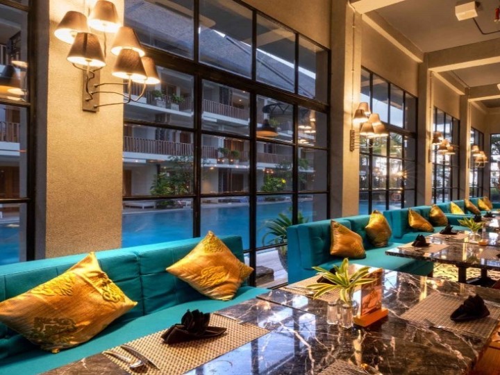 Luxe Lagoon