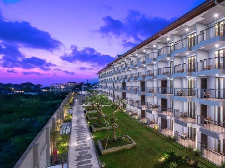 Bali Package I Poolside Paradise