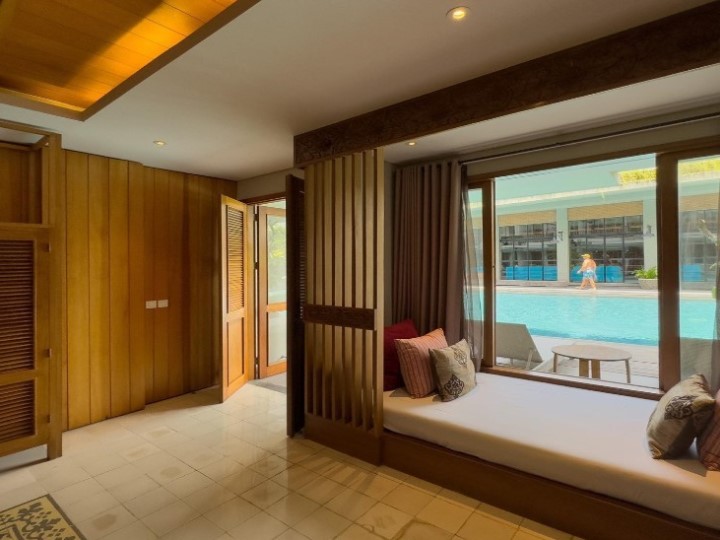 Luxe Lagoon